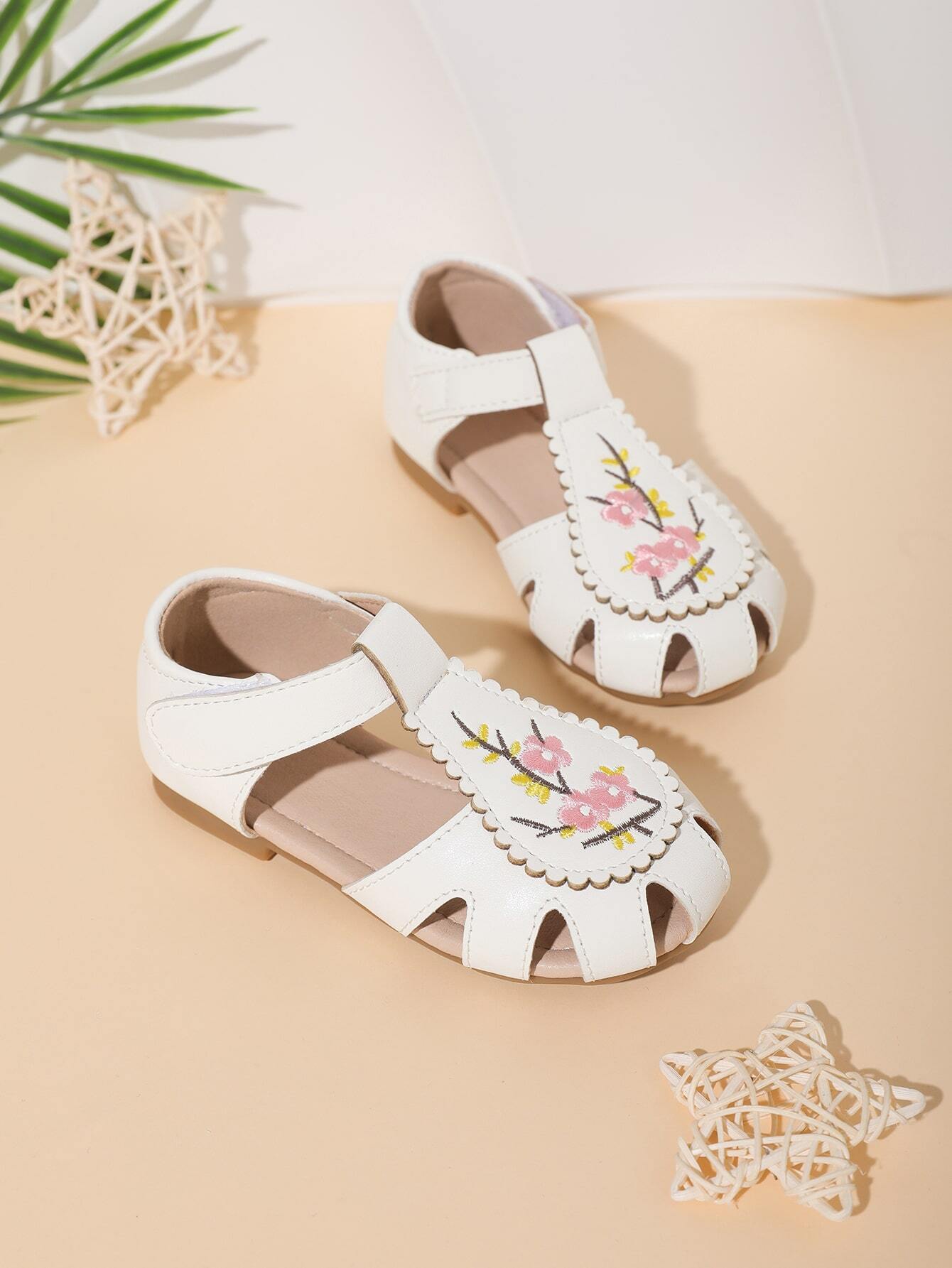 1 Pair Baby Girls' Hollow Out Flat Sandals With Embroidery Decor White