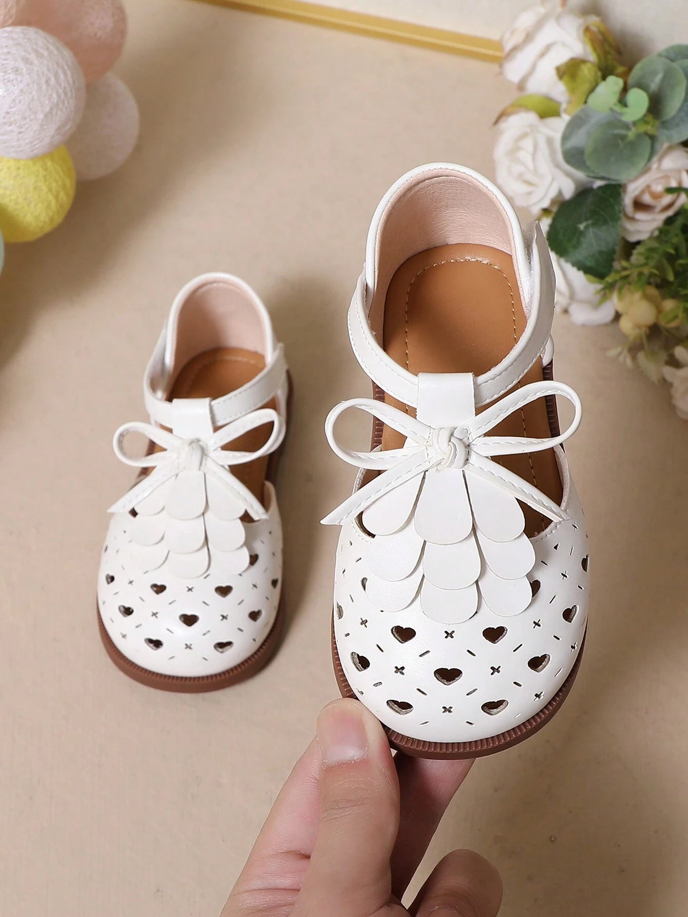 Baby Girls Mary Jane Shoes, Hollow Out Heart-Shaped With Gold Tassel Bowknot
