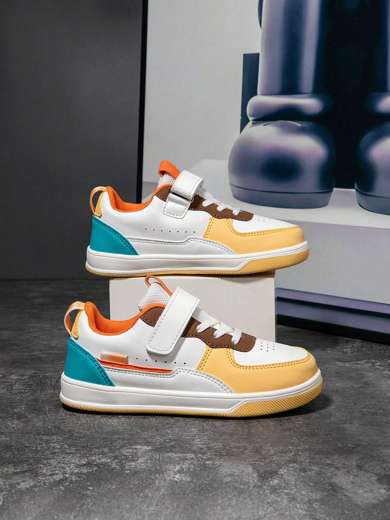 1pair Kids Sports Sneakers