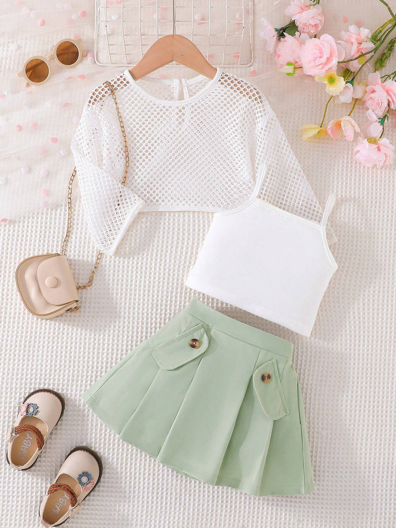 Young Girl Fashionable Sweet Back To School Outfits Green