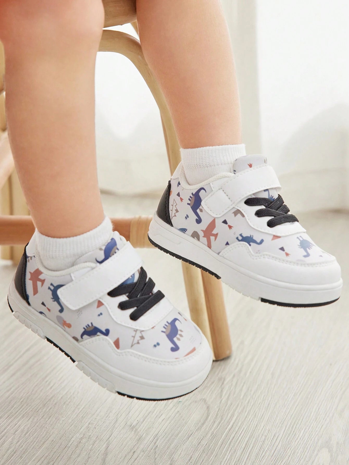 Baby Girls' Super Soft Heart Printed Anti-collision Toe And Anti-slip Sole Sneakers White 2