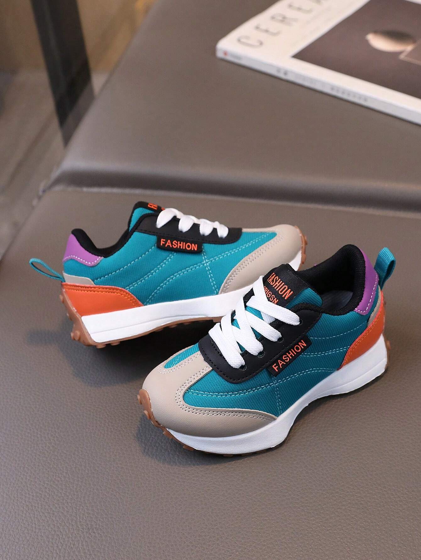 1pair PU Mesh Unisex Toddler Sneakers With Laces