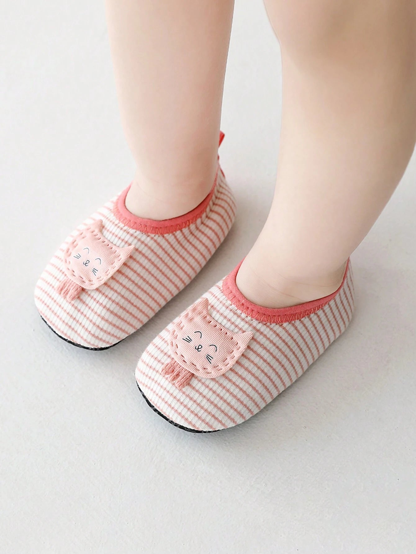 1 Pair Baby Shoes, Suitable For Indoor Anti-Slip Walking, Soft Sole Footwear With Cute Cartoon Design