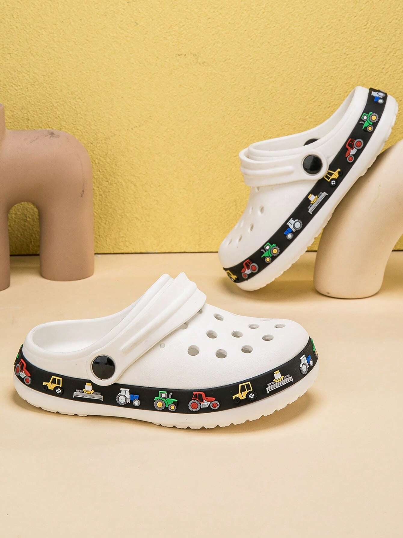 Boys' Comfortable And Stylish Casual EVA Beach Shoes With Holes