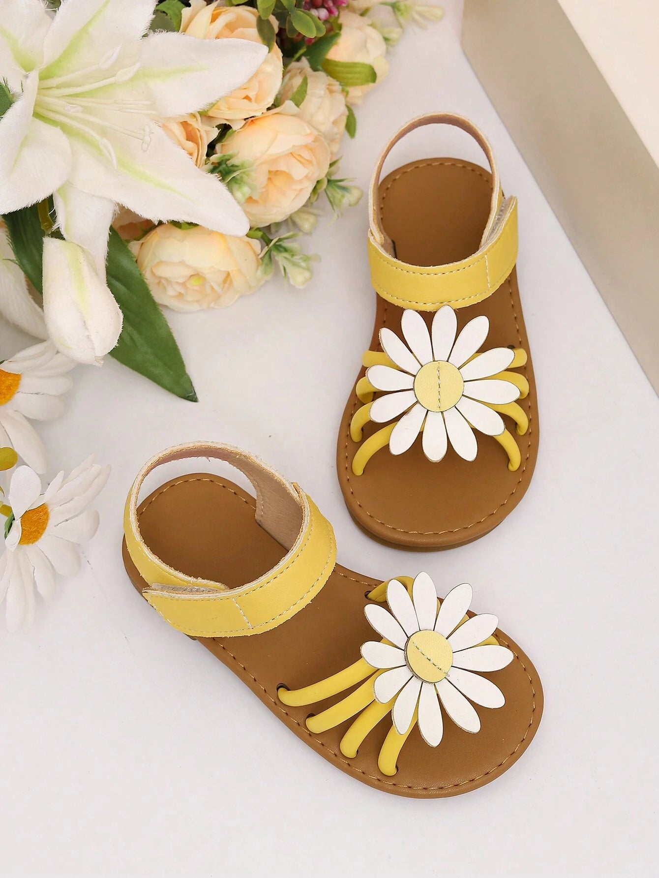 Girls' Summer Daisy Sandals Yellow