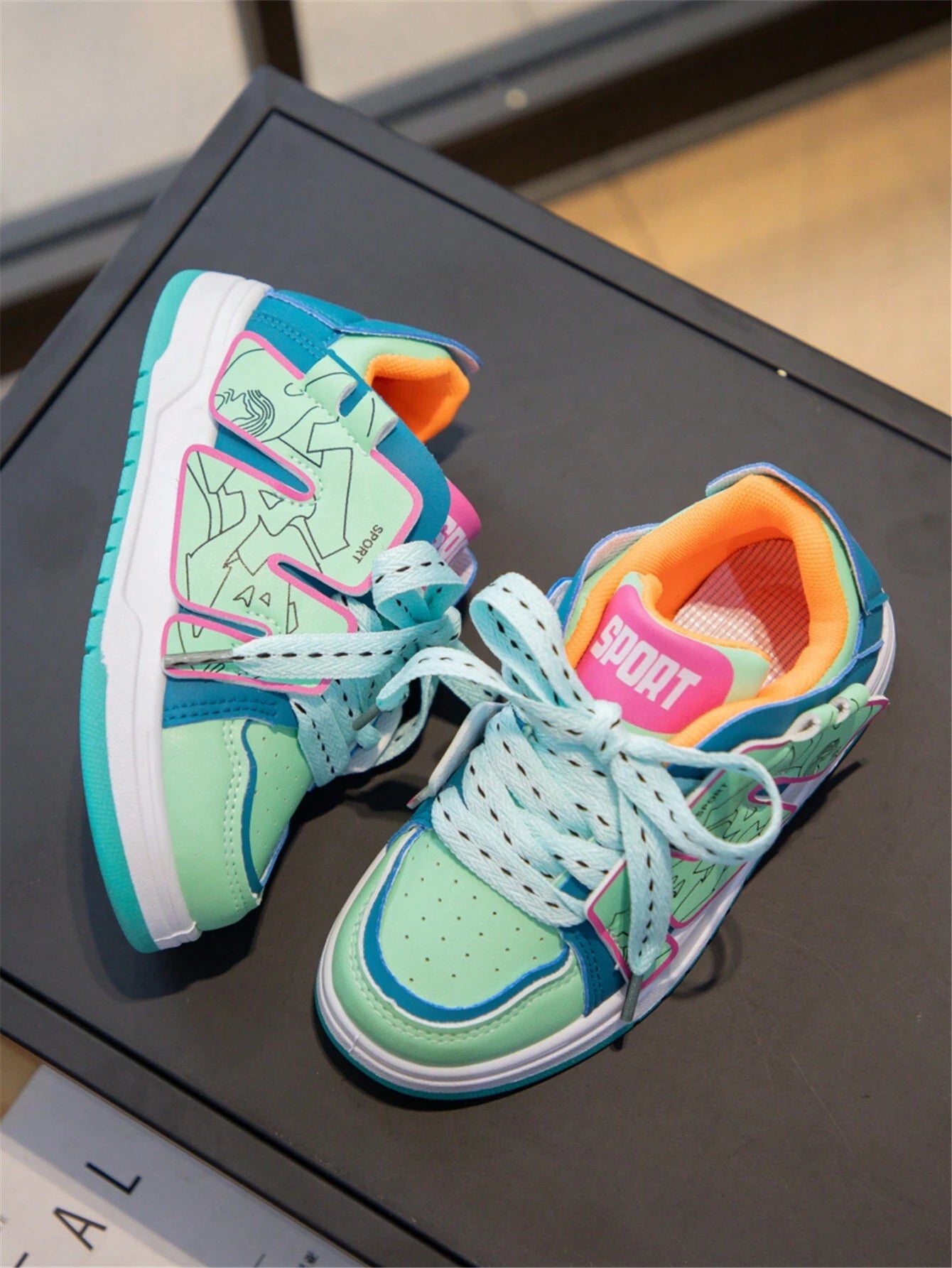 New Graffiti Design Breathable Anti-Slip Soft Sole Children's Sneakers