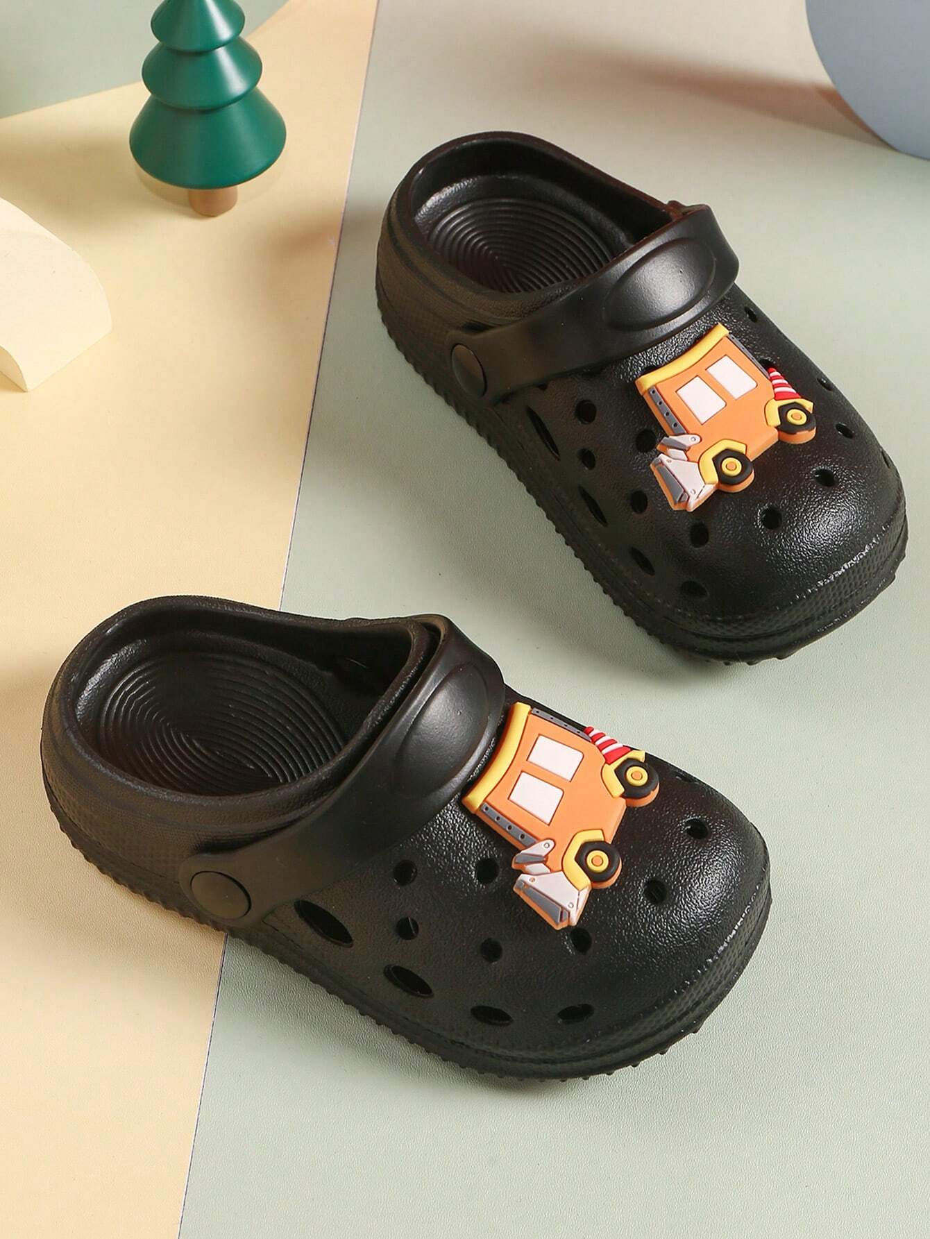 Soft Unisex Flat Slip-Resistant Two Wear Hole Shoes For Girls And Boys Black