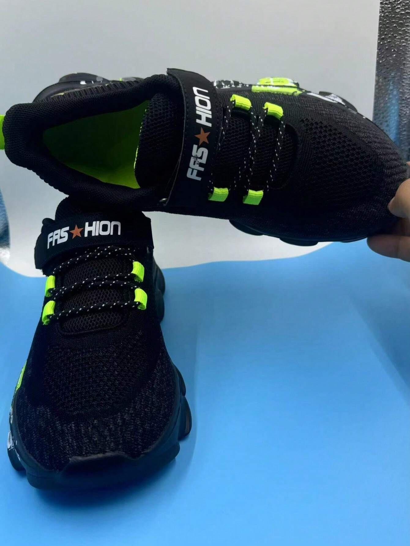 Unisex Kids' MD Sole Fashion Sneakers With Random Printed Hook-And-Loop