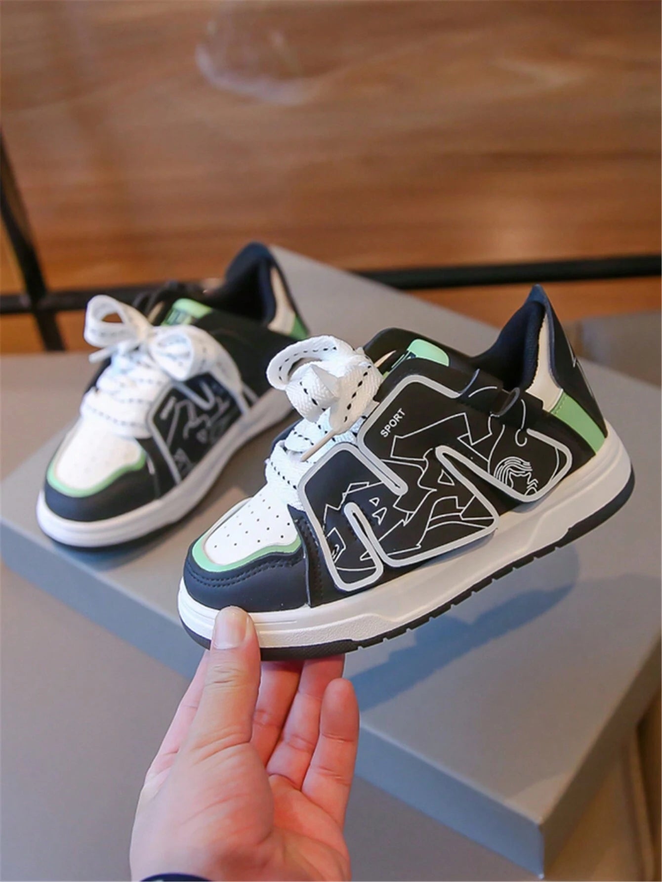 New Graffiti Design Breathable Anti-Slip Soft Sole Children's Sneakers Black