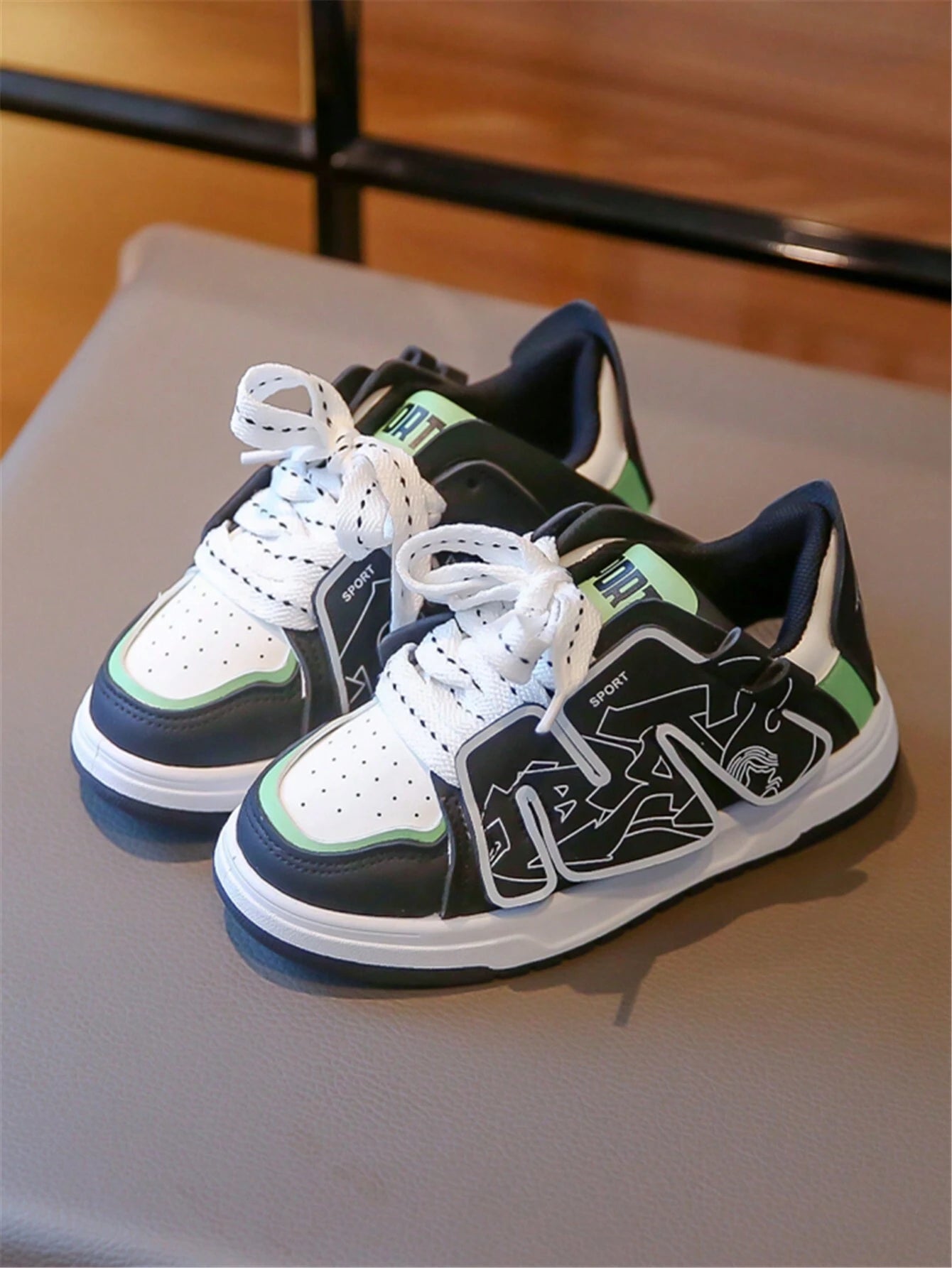New Graffiti Design Breathable Anti-Slip Soft Sole Children's Sneakers