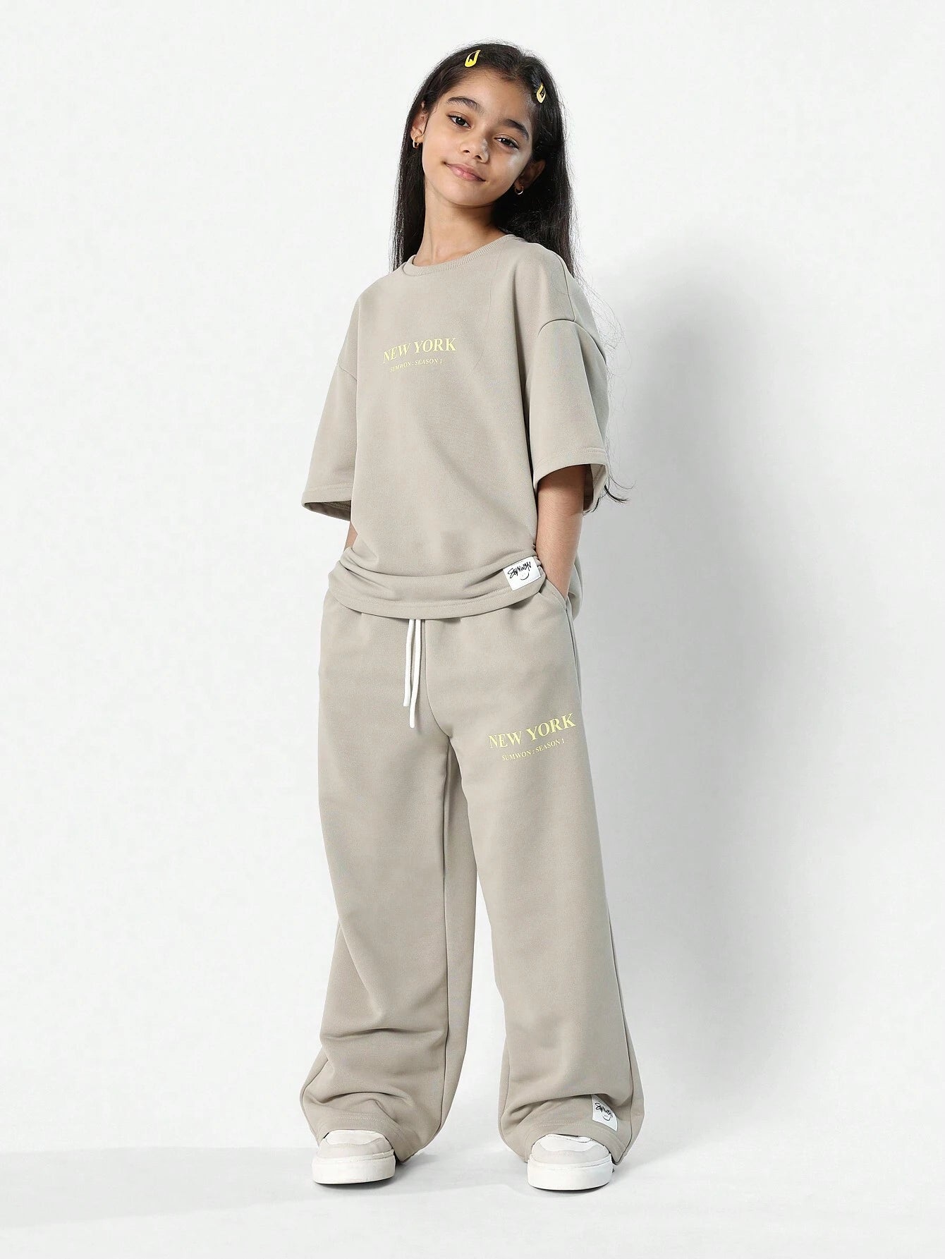 Tween Girls Everyday Oversized Tee And Loose Fit Jogger With New York Graphic Print Khaki