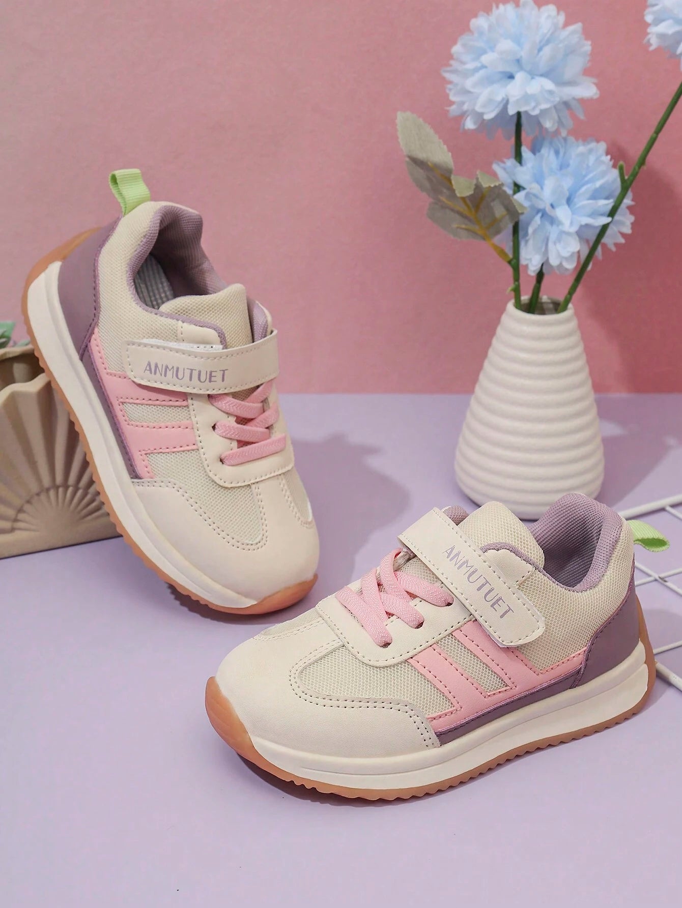 Fashionable Soft Bottom Mesh Breathable Sports Shoes