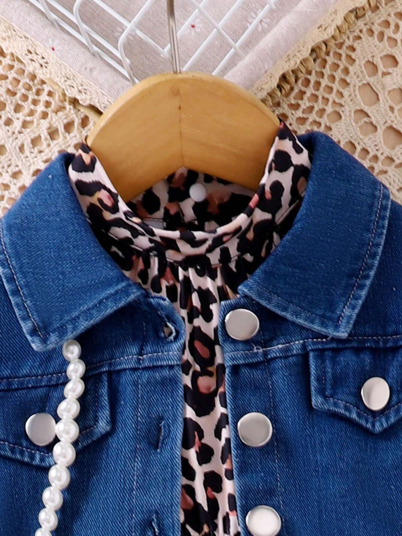 Wildeya Baby Girl Solid Color Front Buttoned Long Sleeve Denim Jacket + Leopard Printed Suspender Pants