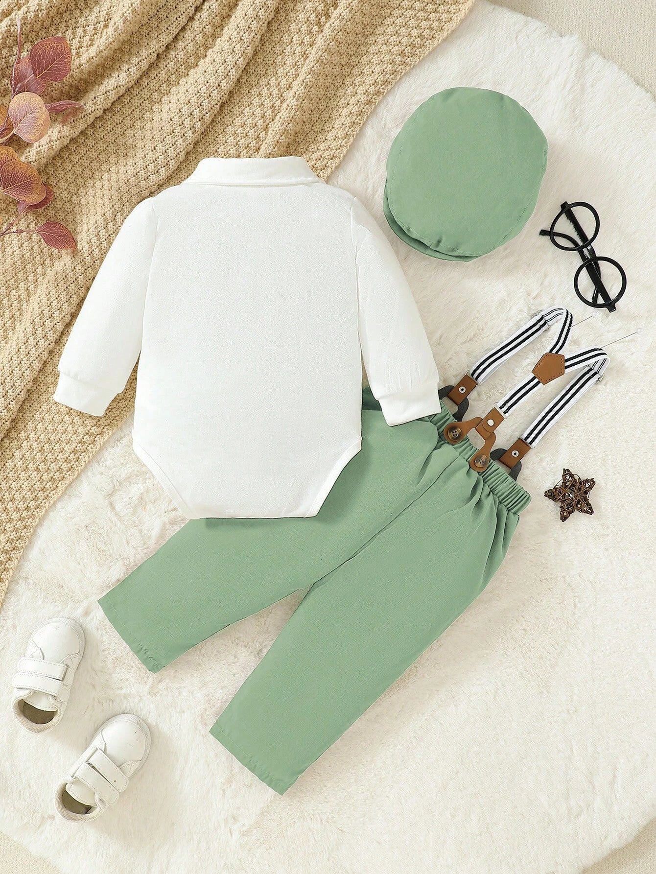 Gentleman Turn-down Collar Bowtie Shirt Suspender Pants With Beret