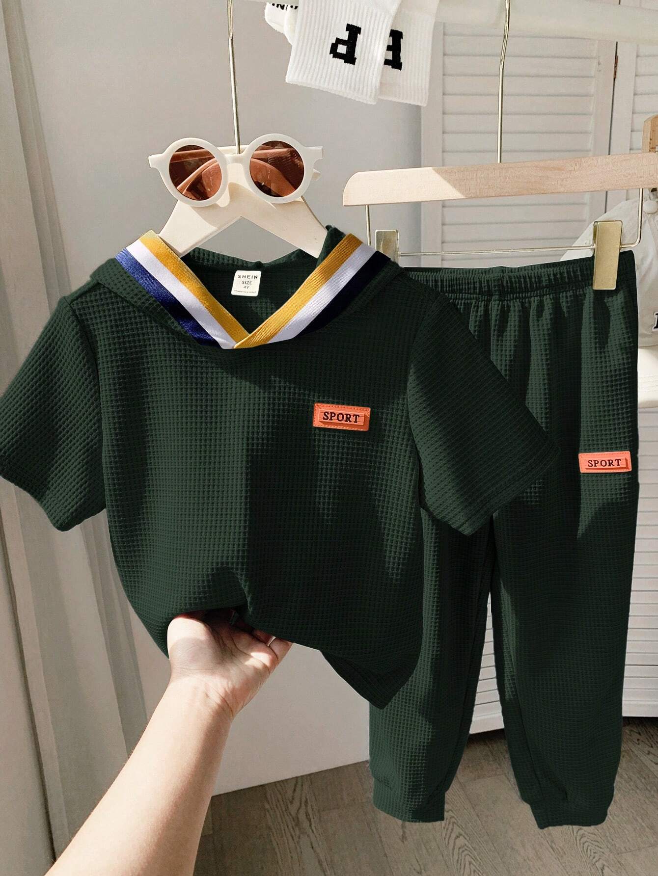 2pcs Young Boys' Casual Color Block Short Sleeve Hooded Top And Long Pants Green