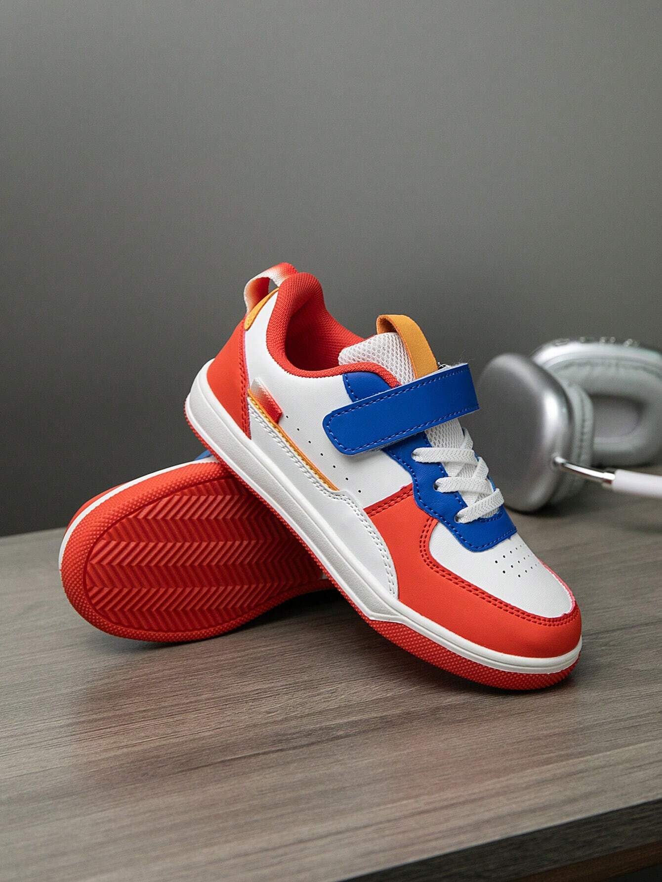 1pair Kids Sports Sneakers