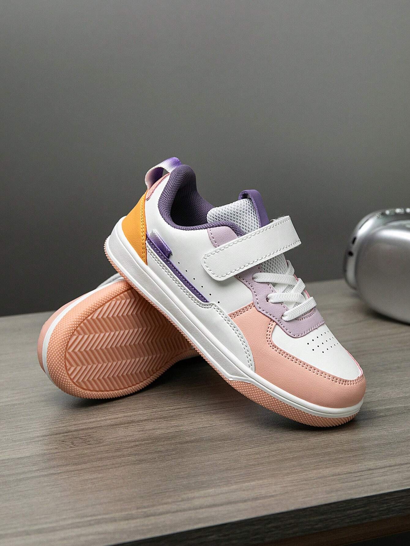 1pair Kids Sports Sneakers