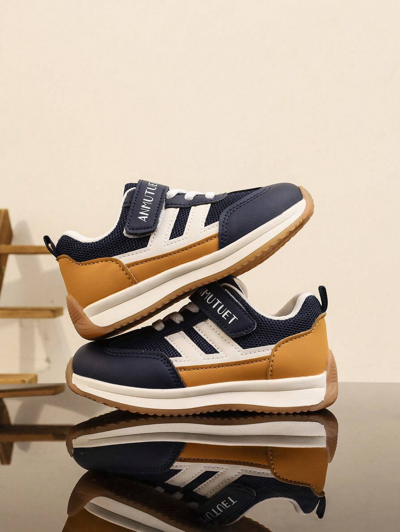 Fashionable Soft Bottom Mesh Breathable Sports Shoes Blue