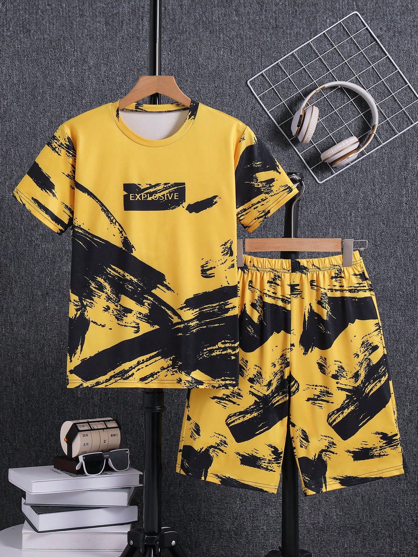 Tween Boy Fashionable Graffiti Ink Print Short Sleeve Tee & Shorts Set Yellow