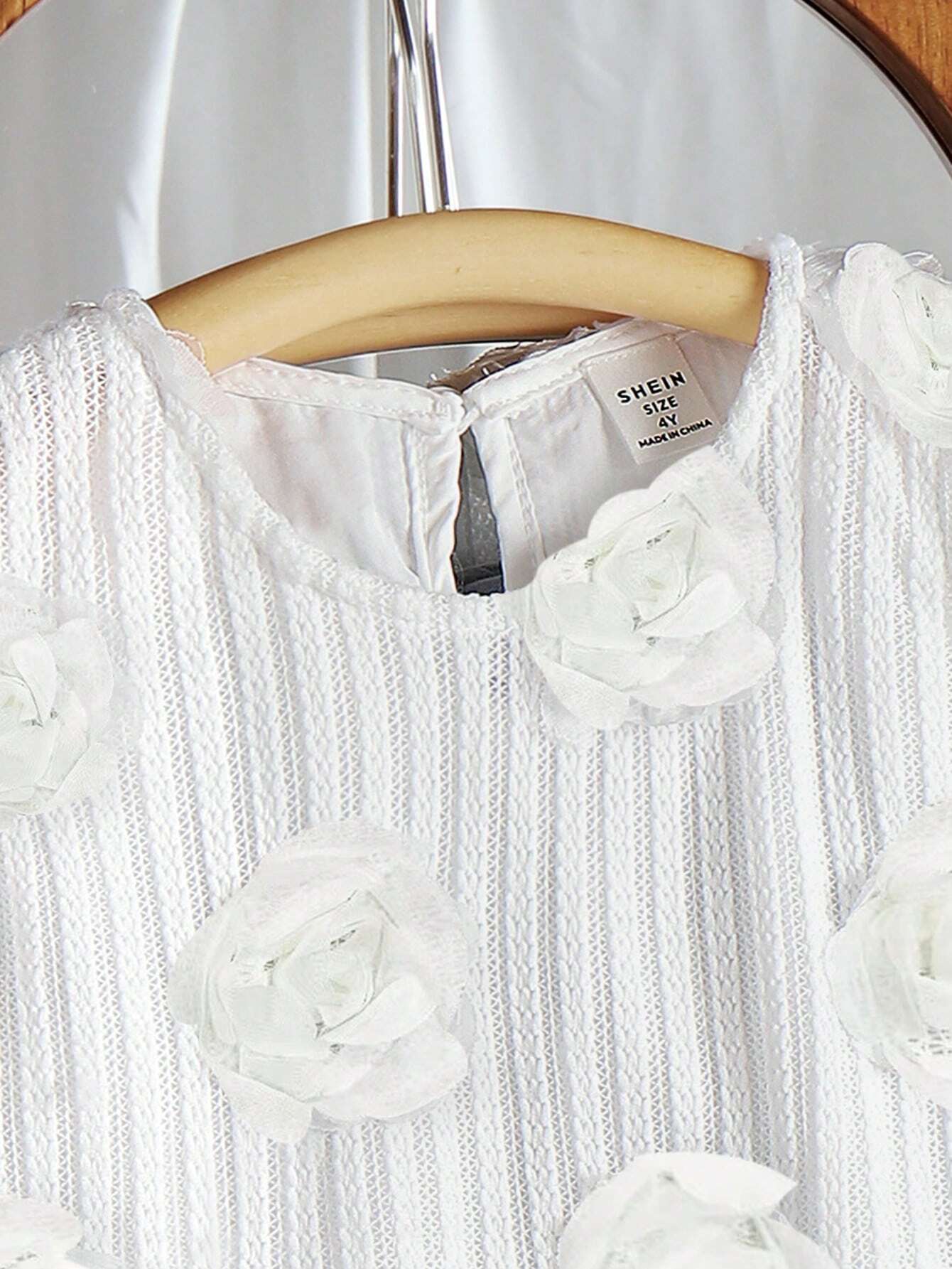 Young Girl' Elegant Countryside Floral Printed Vest Top And Ruffled Light Blue Denim Jeans