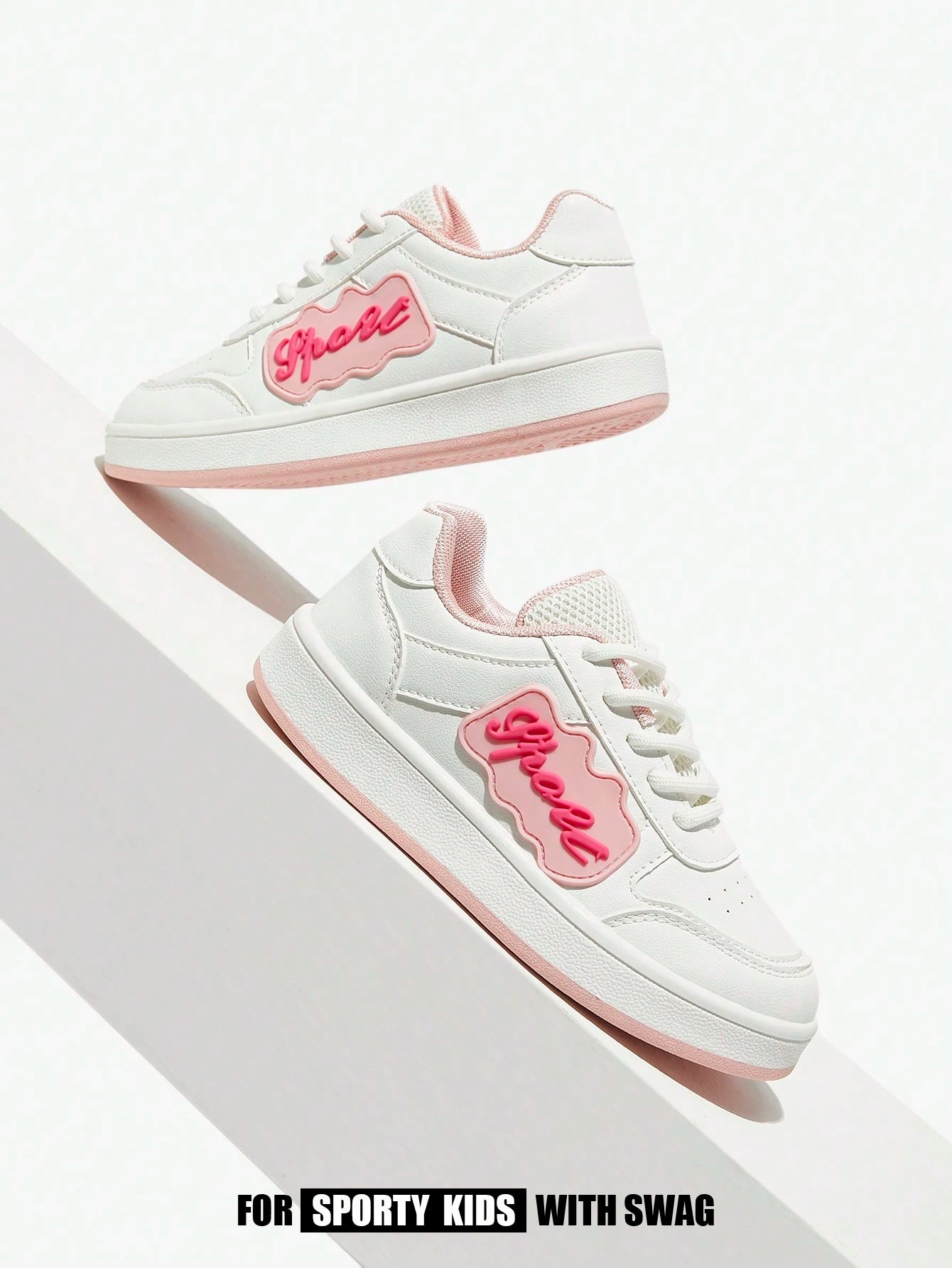 1 Pair White Simple Designed Sneakers
