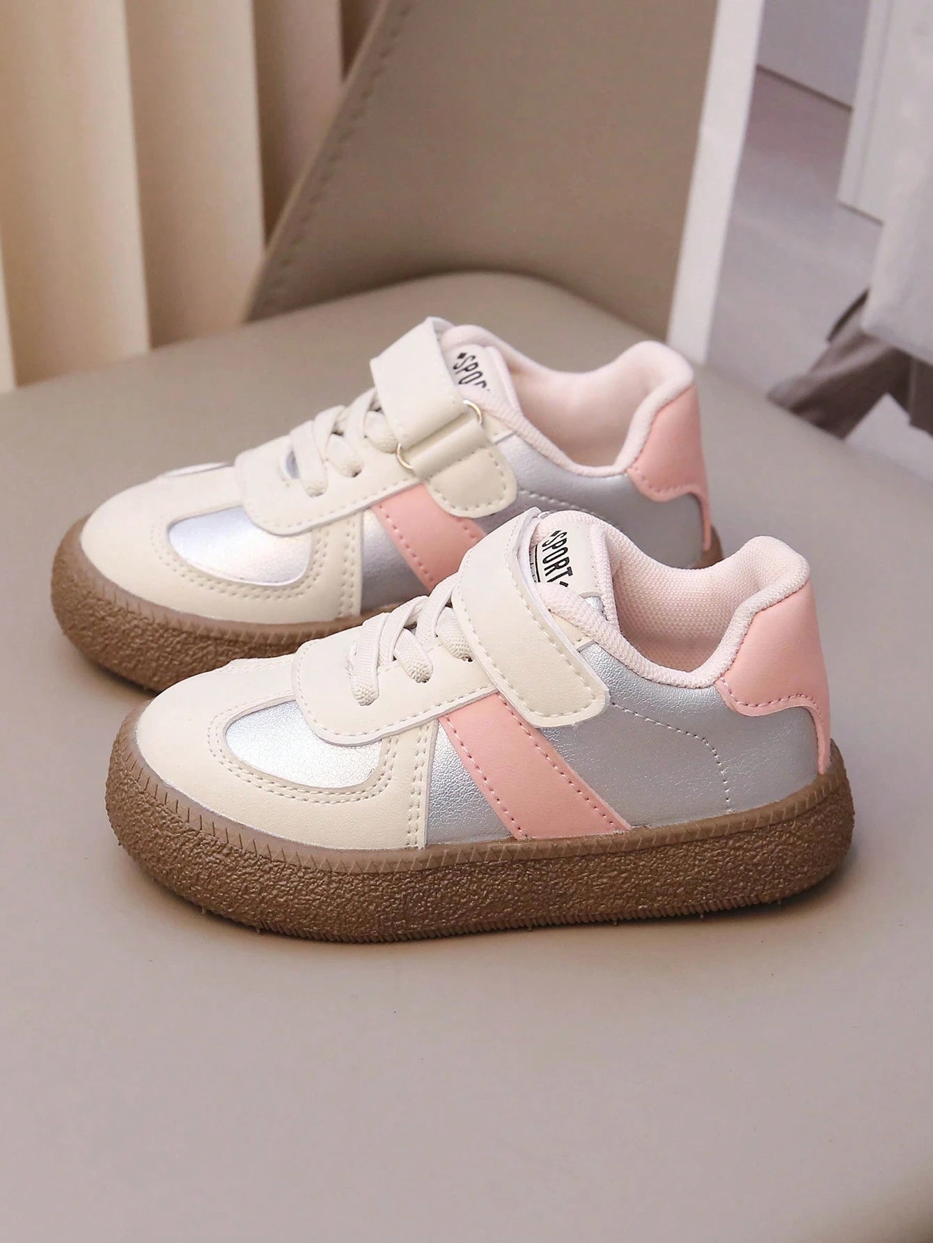 1 Pair Baby Leather Hook And Loop Patchwork Design Soft Bottom Unisex Shoes