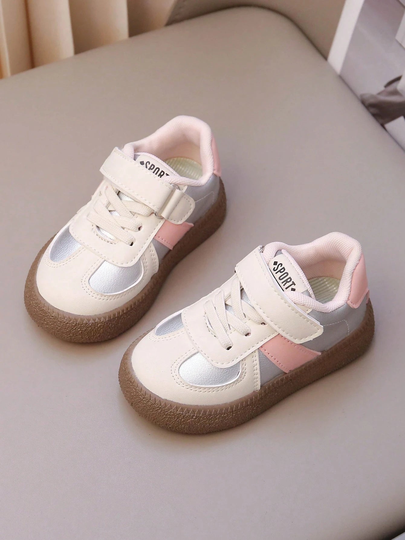 1 Pair Baby Leather Hook And Loop Patchwork Design Soft Bottom Unisex Shoes