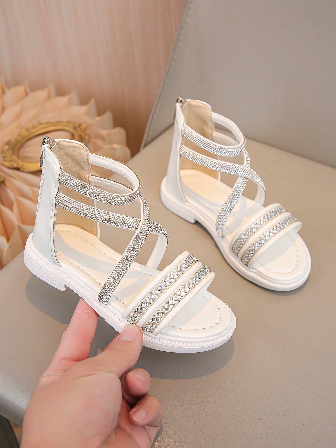 Stylish Full Diamond Soft Bottom Street Style Sandals