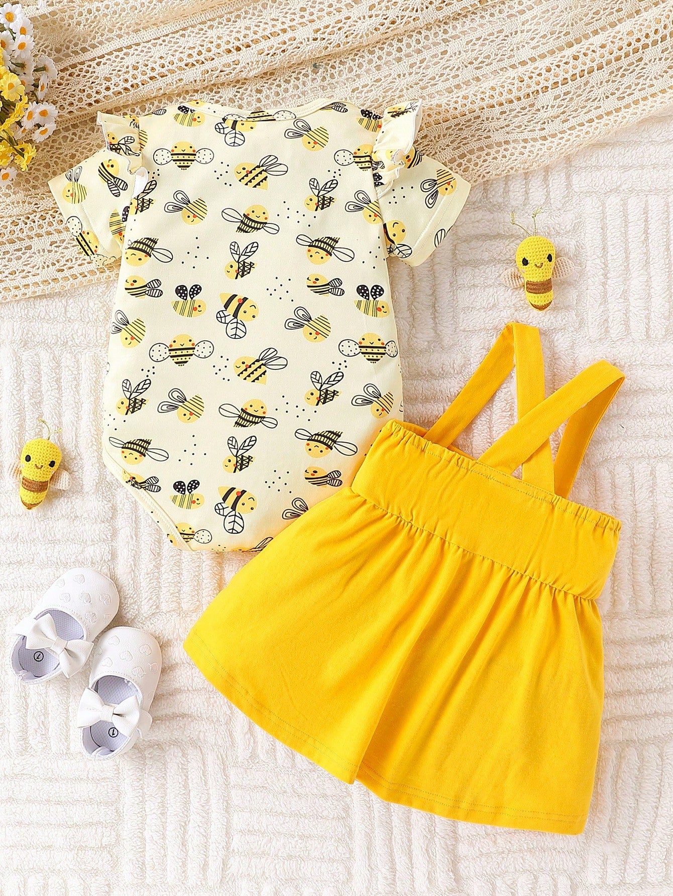 2pcs/Set Baby Girls Casual Cute Bee Full Print Romper And Bee Print Waist Suspender Skirt