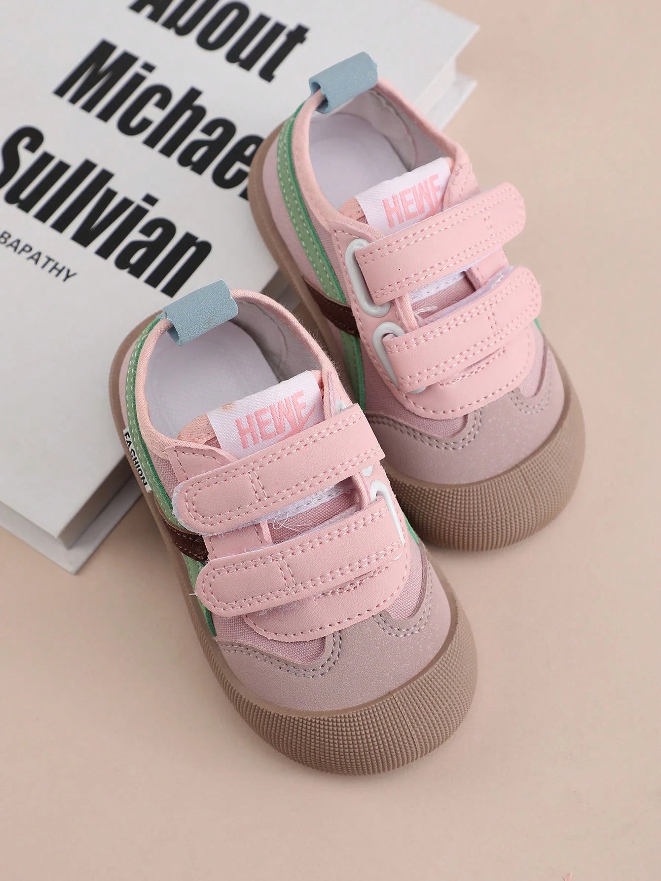 Fashionable Unisex Lightweight Rubber Sole Running Shoes