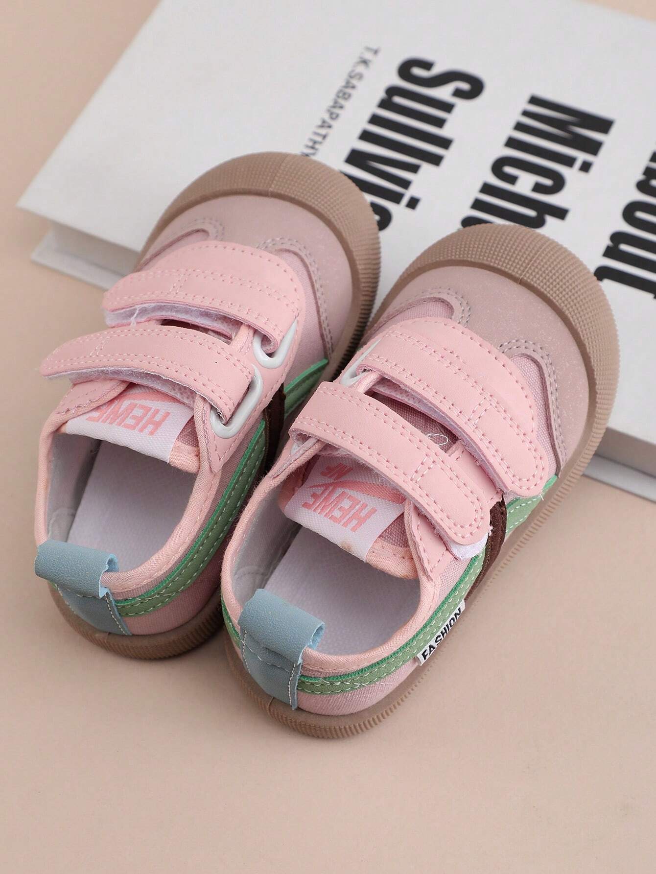 Fashionable Unisex Lightweight Rubber Sole Running Shoes Pink