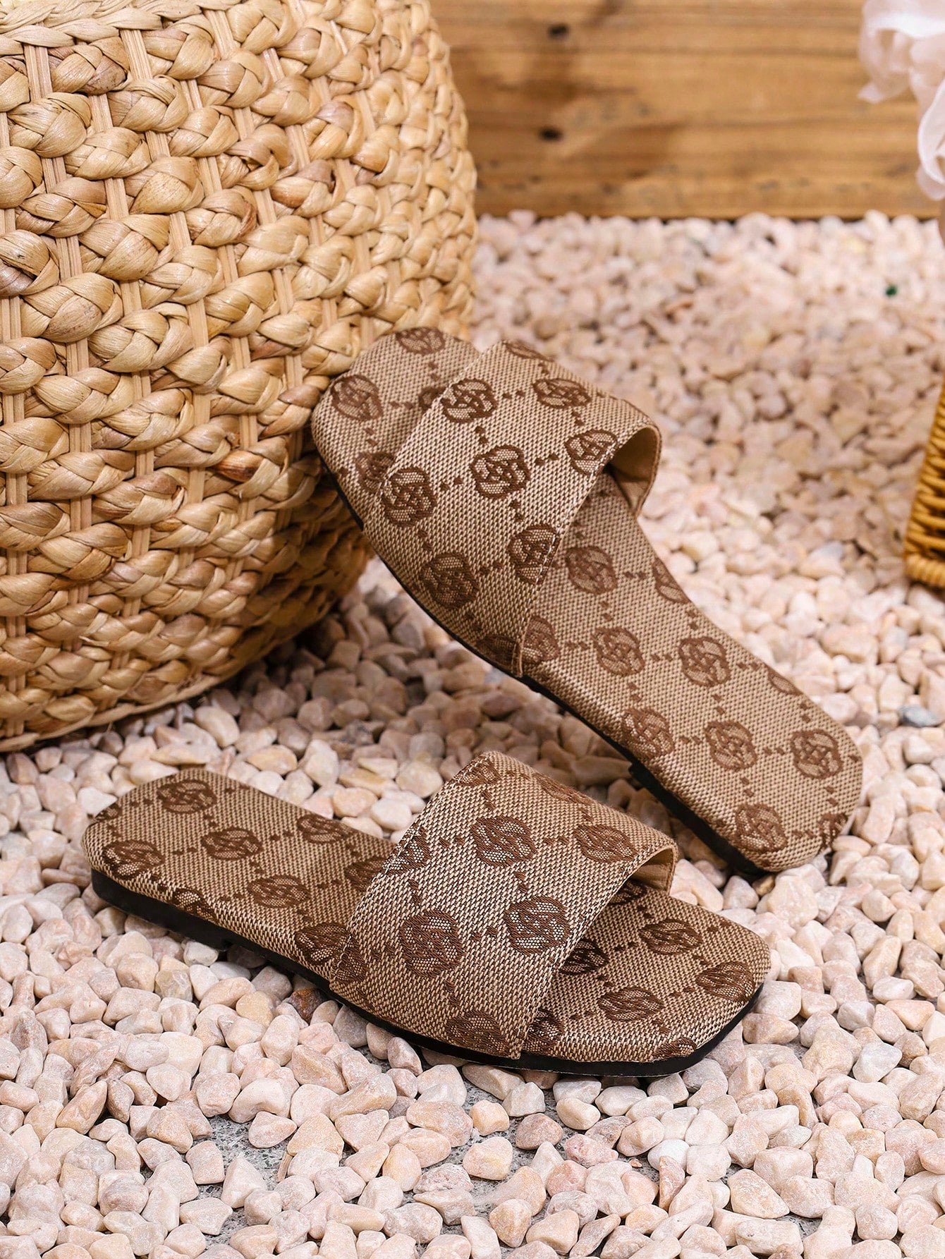 One-Toe Floral Girls' Casual Flat Slippers Brown