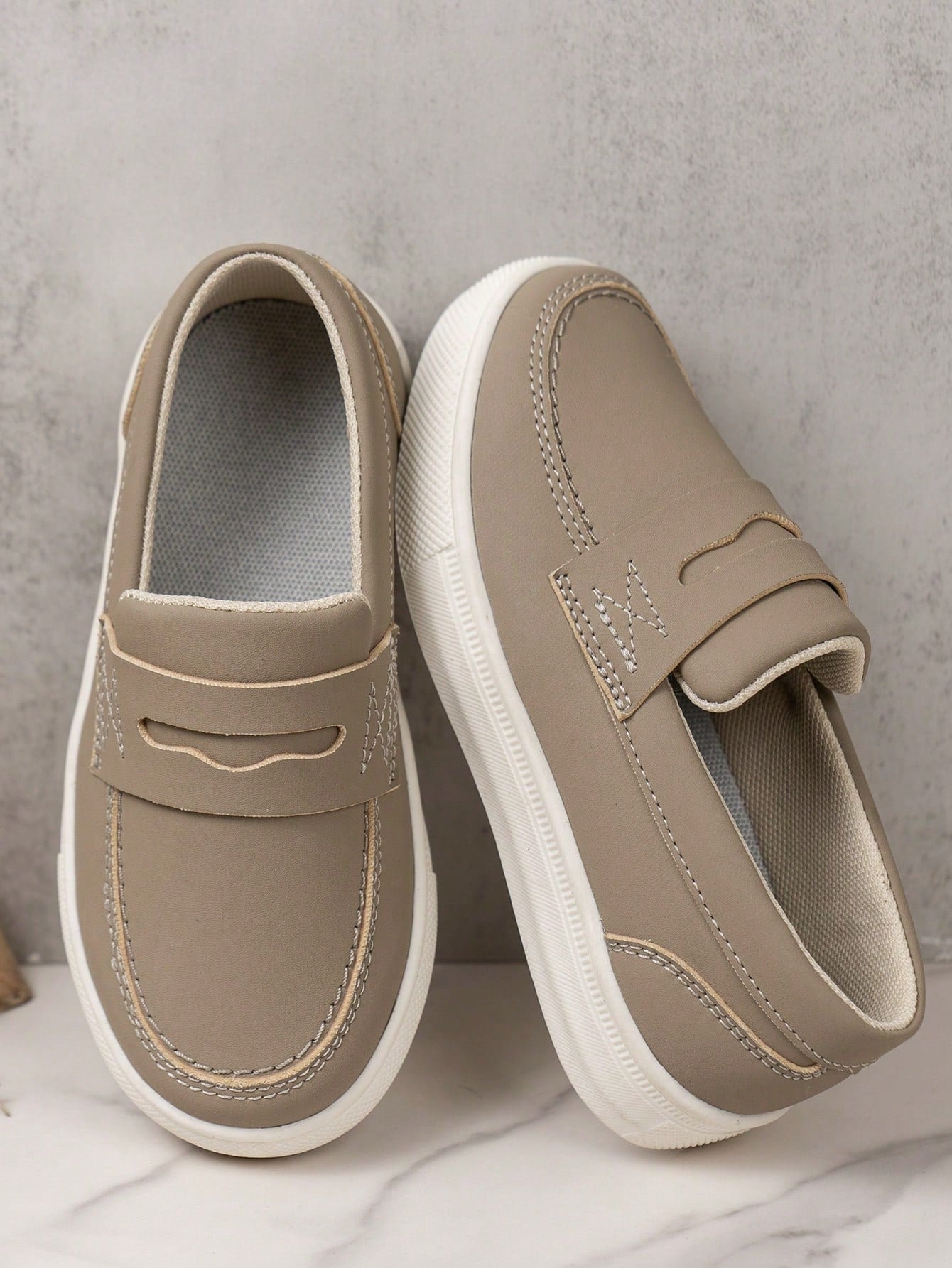 English Style Hook And Loop Slip-On Anti-Skid Wear-Resistant Soft-Sole Loafers