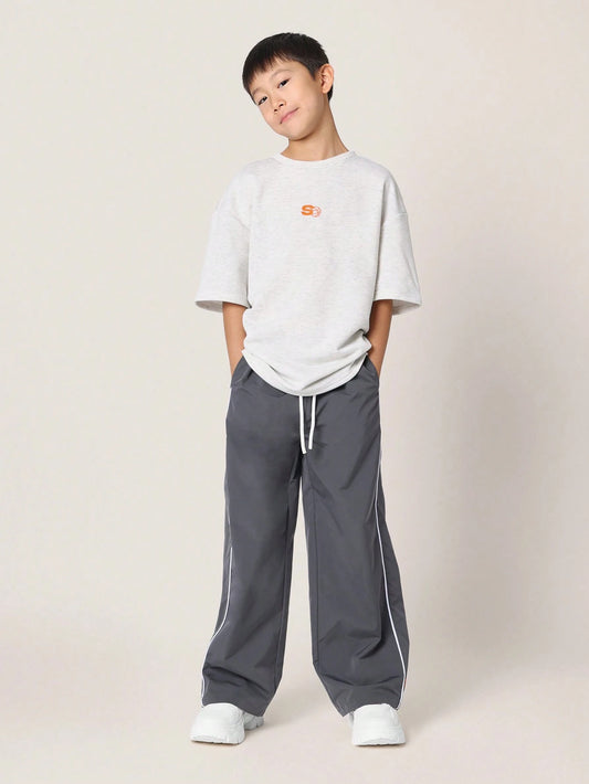 Tween Boys Comfy Oversized Fit Elbow Sleeve Tee With Small Graphic Print And Contrast Loose Fit Parachute Nylon Pant Dark Grey