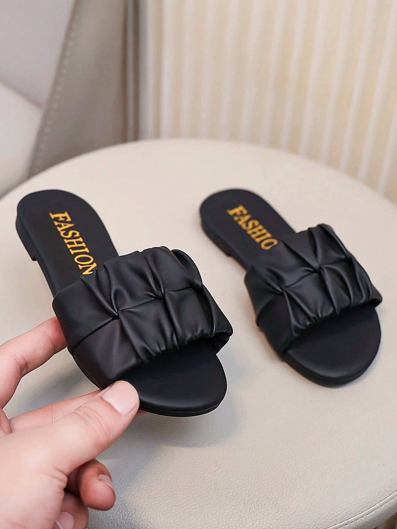 New Round Headed Fabric Pleated Design For Girls' Outdoor Slippers