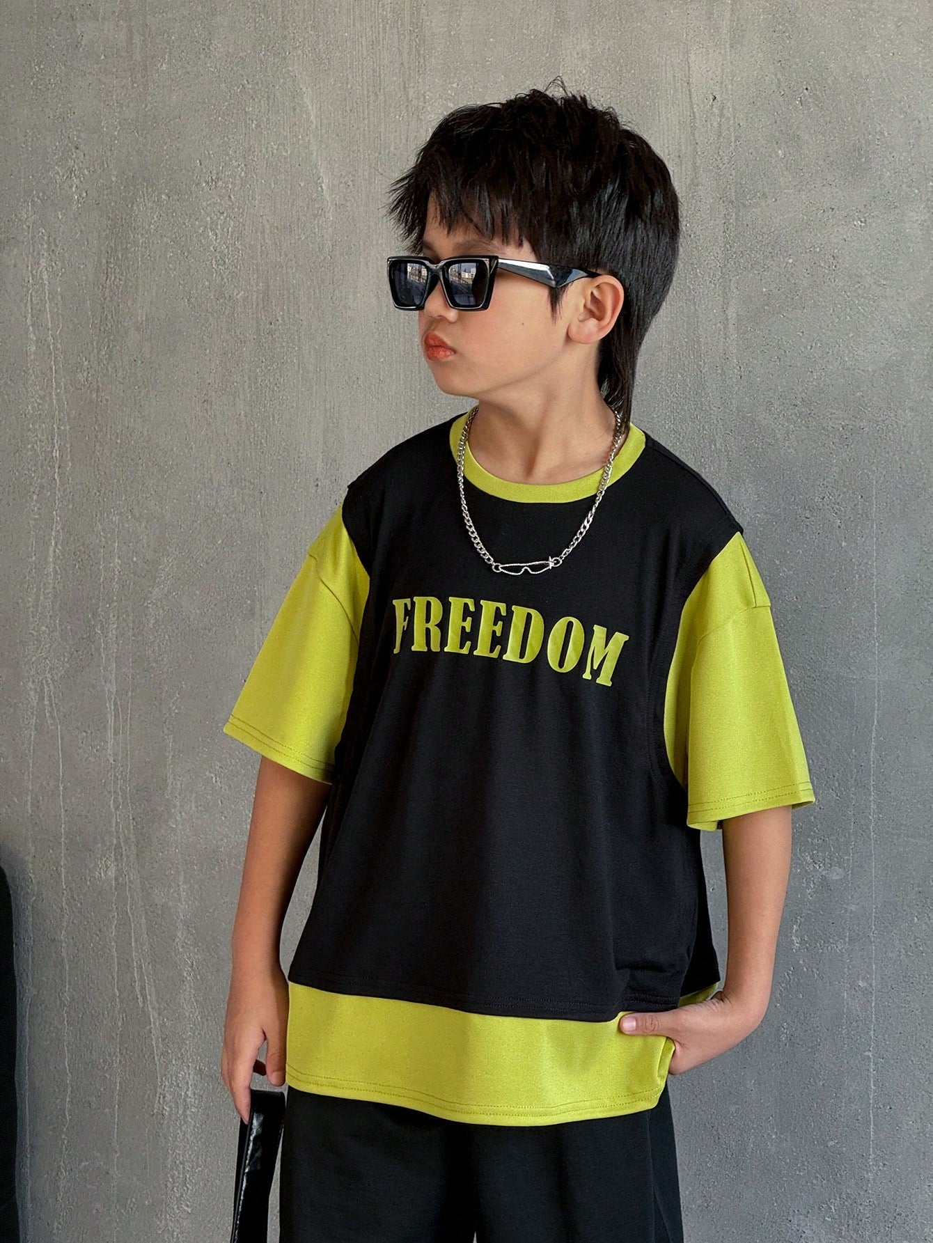 Tween Boy Contrast Color 2 In 1 Set: Loose Letter Graphic Round Neck Short Sleeve T-Shirt And Black Shorts