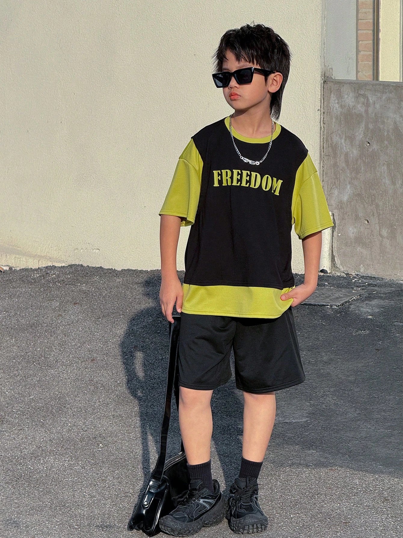 Tween Boy Contrast Color 2 In 1 Set: Loose Letter Graphic Round Neck Short Sleeve T-Shirt And Black Shorts