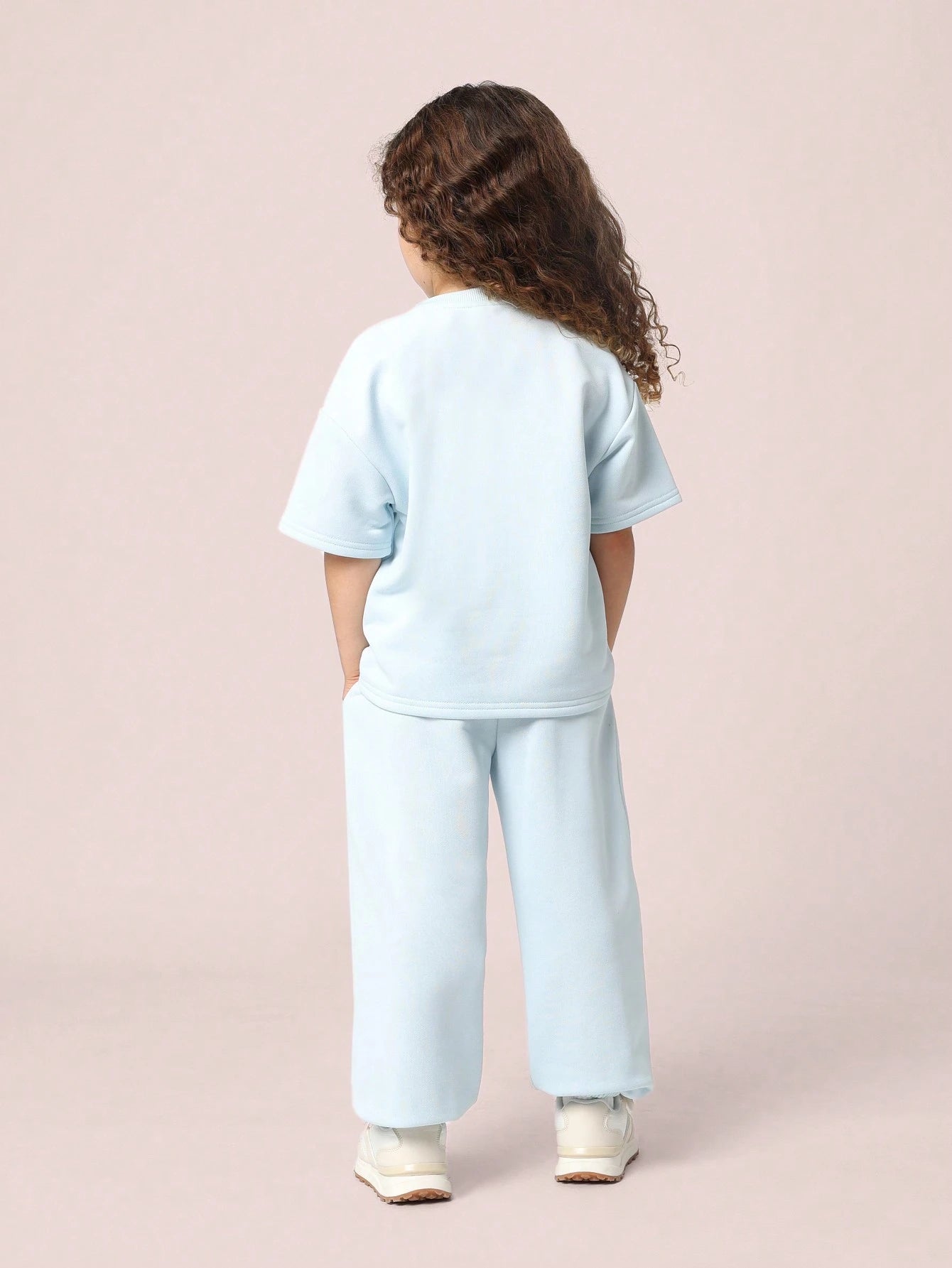 Young Girls Comfy Regular Fit Short Sleeve T-Shirt With Graphic Print And Jogger