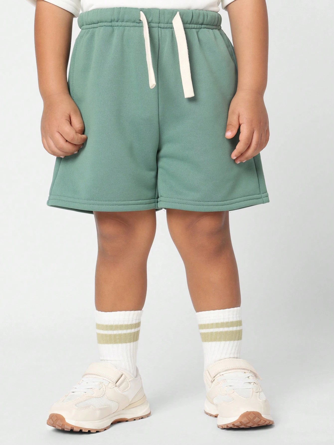 Young Boys Comfy Boxy Fit Raglan Short Sleeve T-Shirt And Contrast Short