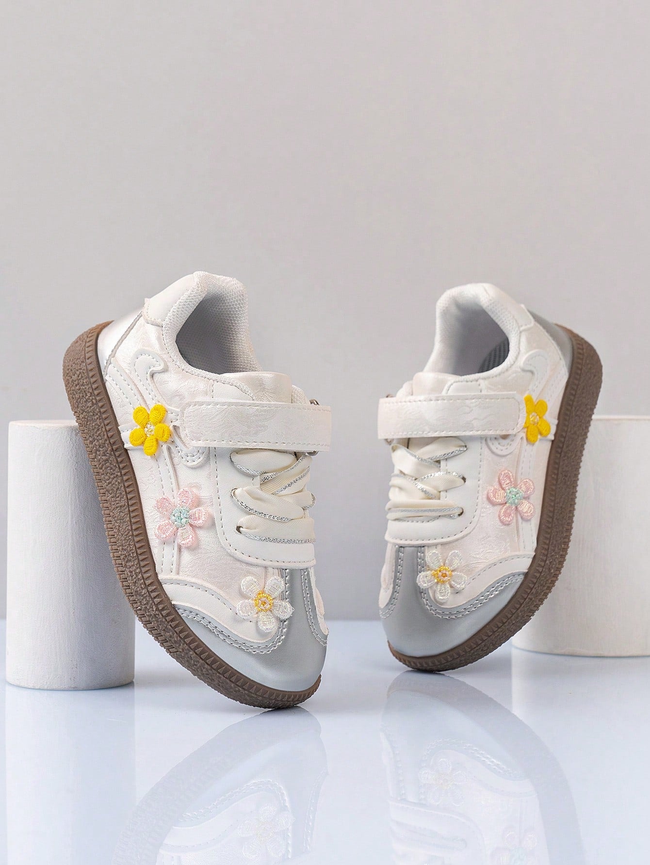 1 Pair Kids' Fashionable Comfortable Lace-Up Casual Sports Shoes