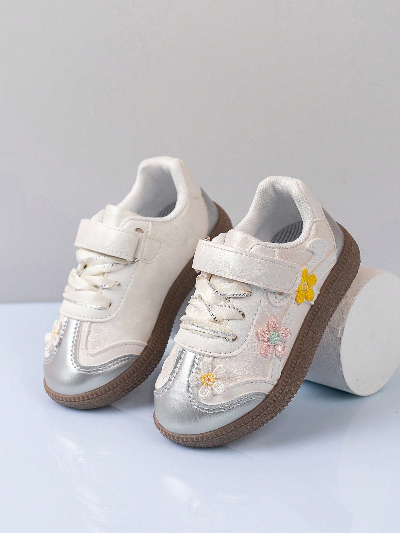 1 Pair Kids' Fashionable Comfortable Lace-Up Casual Sports Shoes Beige