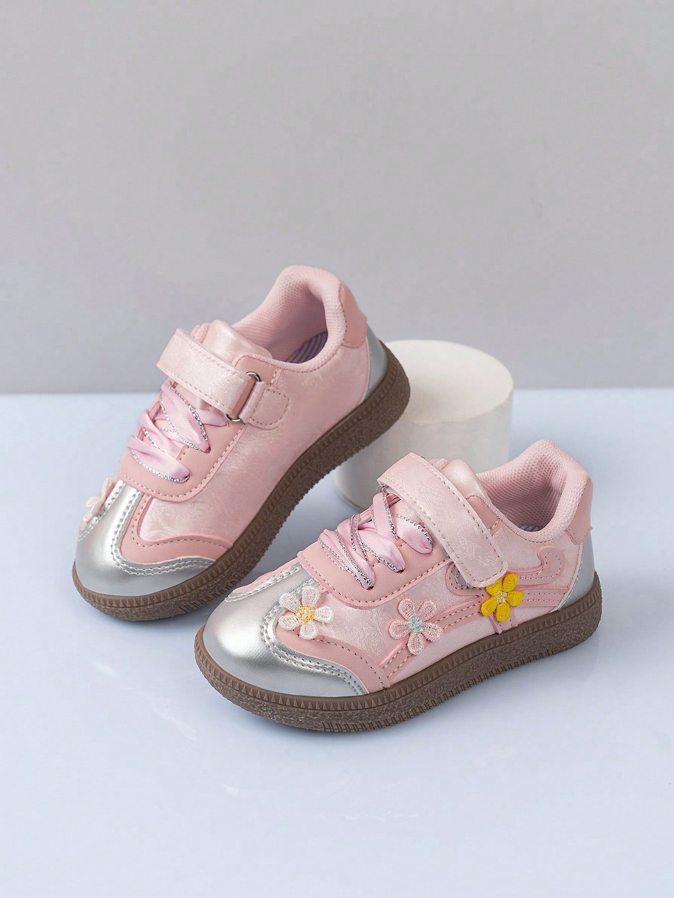 1 Pair Kids' Fashionable Comfortable Lace-Up Casual Sports Shoes
