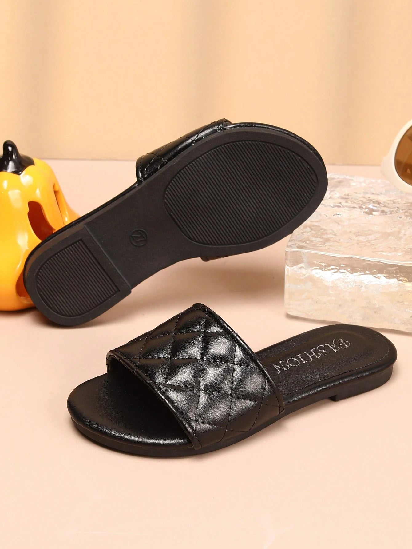 1 Pair Girls Rhombic Quilted Decorated, Minimalist Solid Slipper
