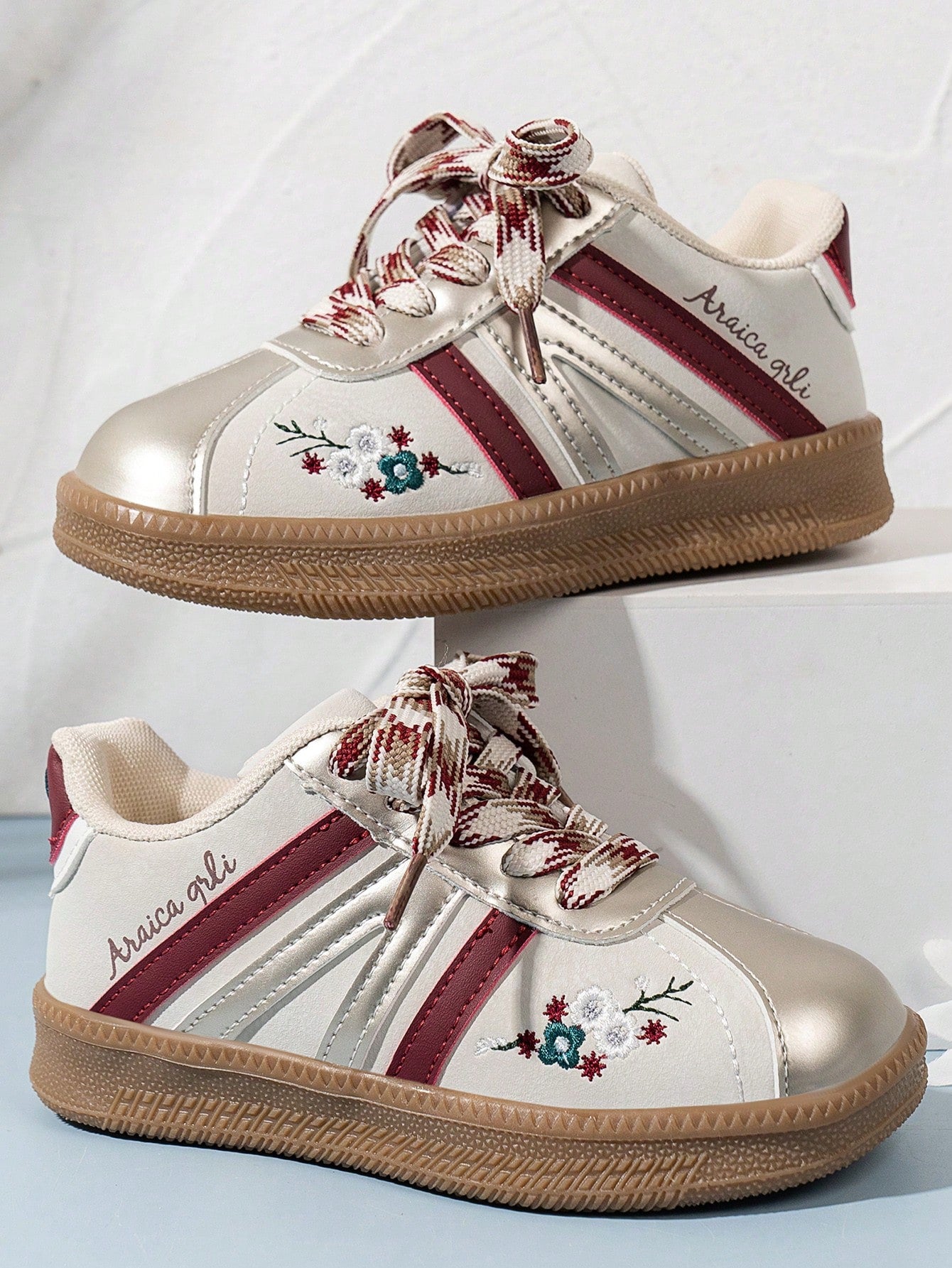 1 Pair Of Kids Casual Sneakers