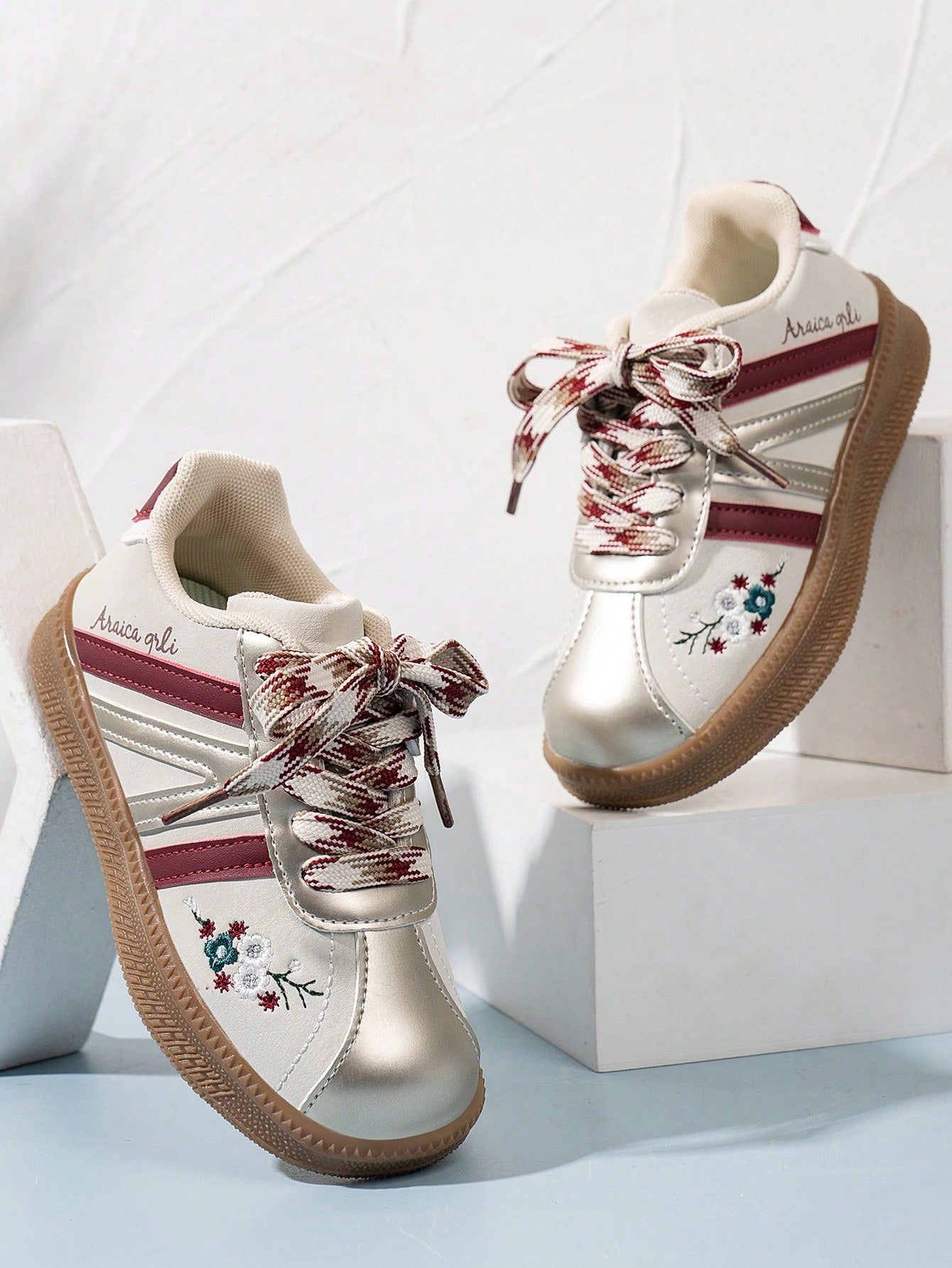 1 Pair Of Kids Casual Sneakers Red