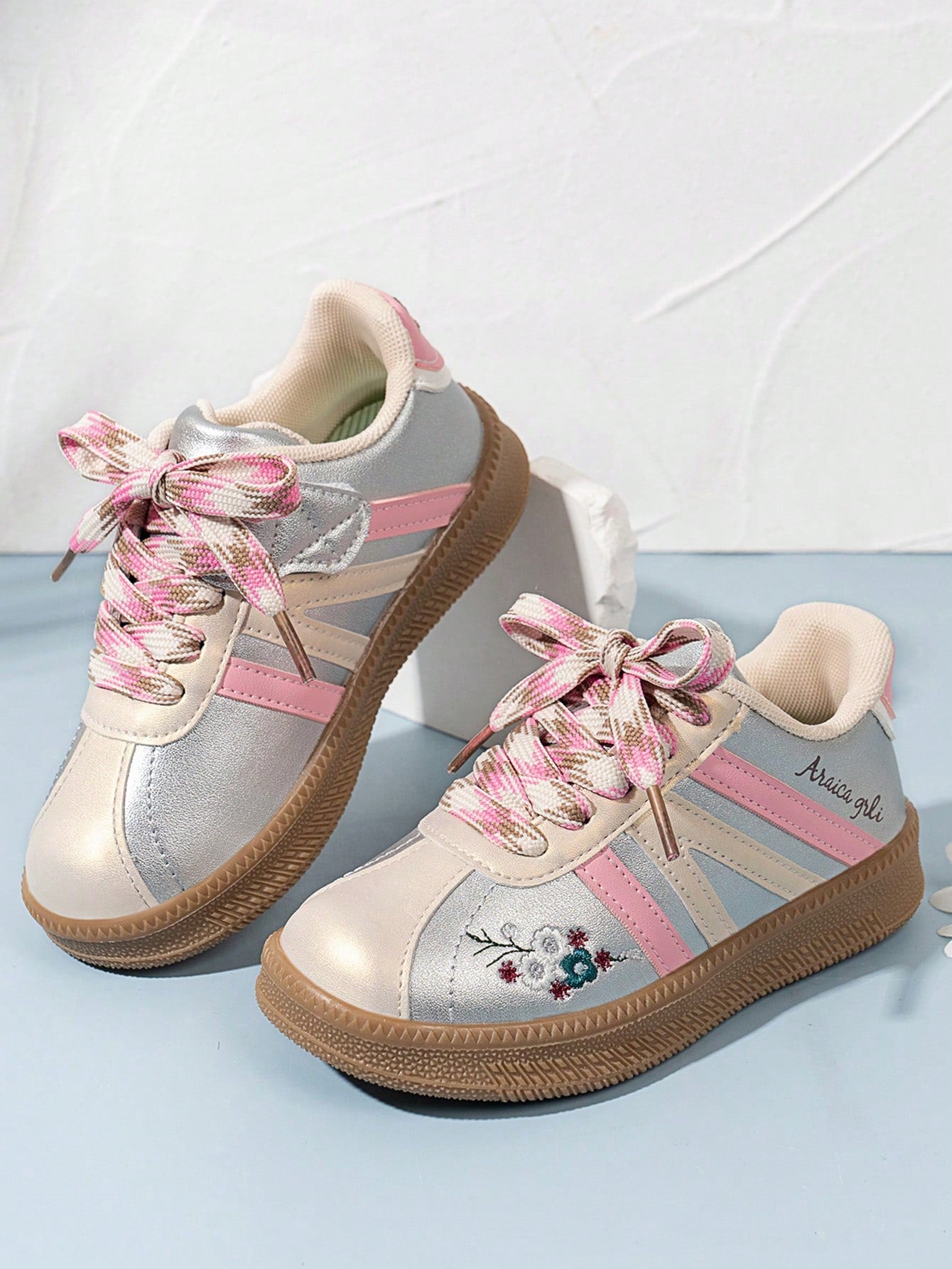 1 Pair Of Kids Casual Sneakers