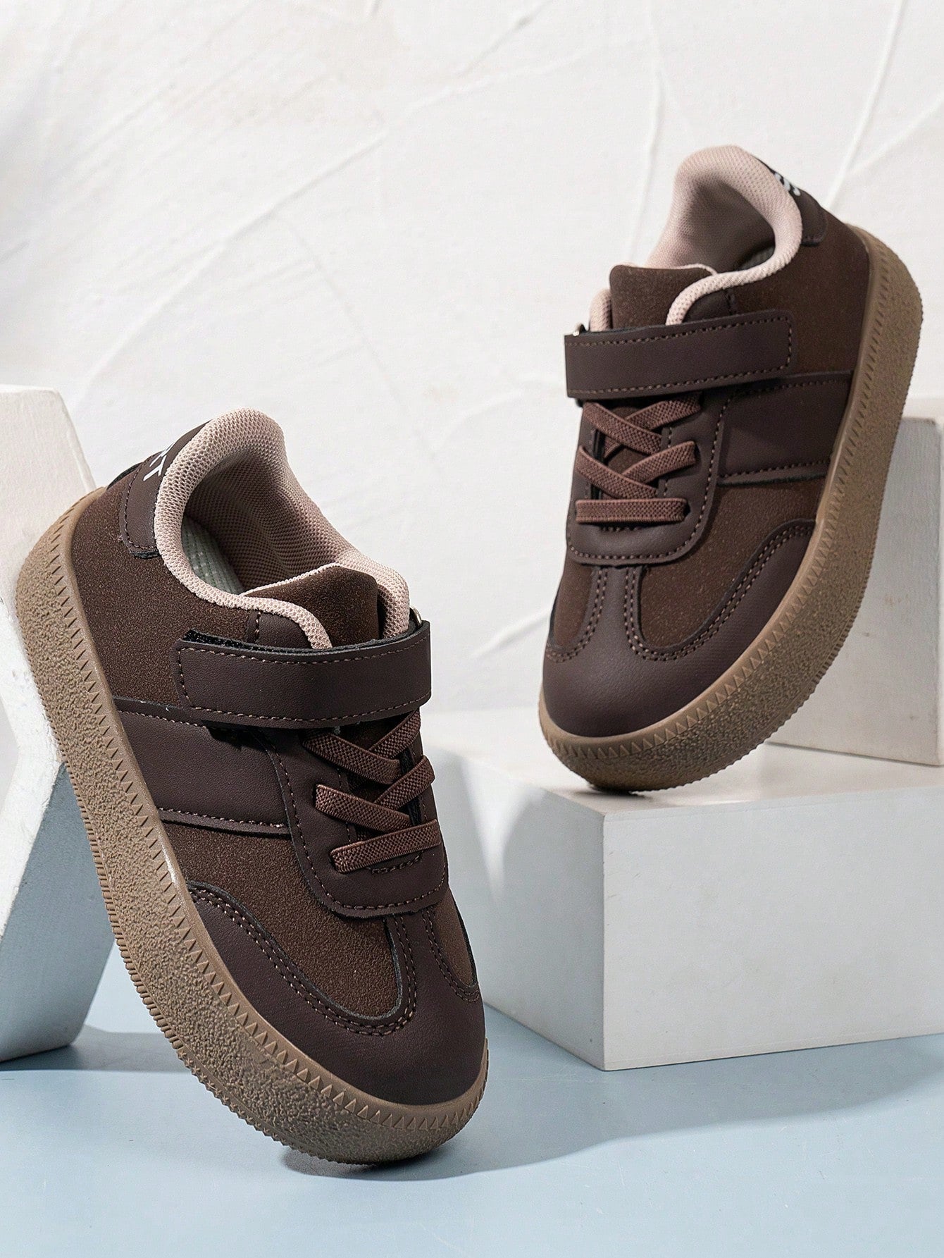 1 Pair Of Kids Casual Sneakers Black
