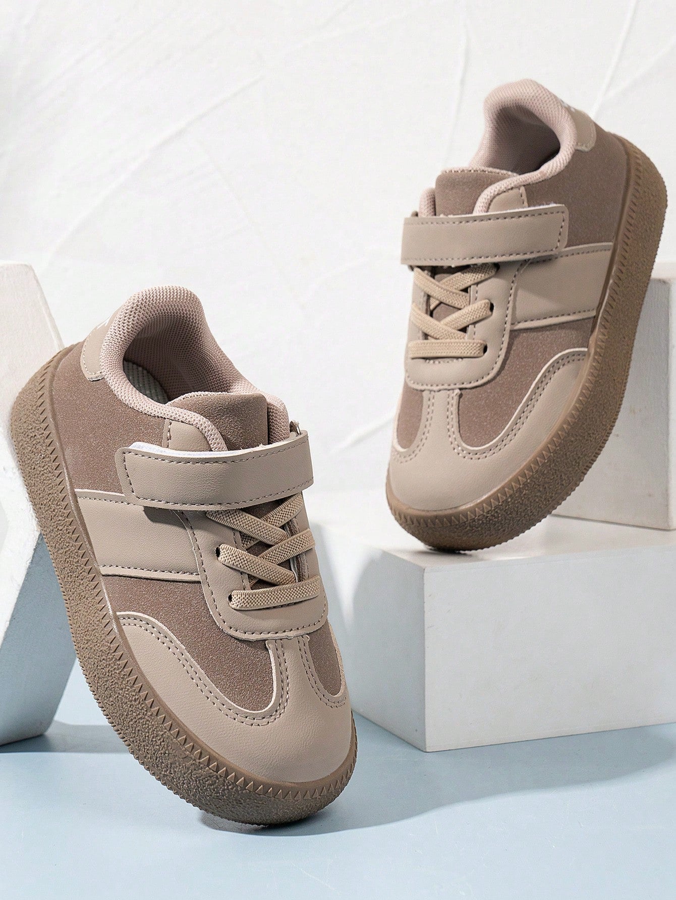 1 Pair Of Kids Casual Sneakers Dark Grey