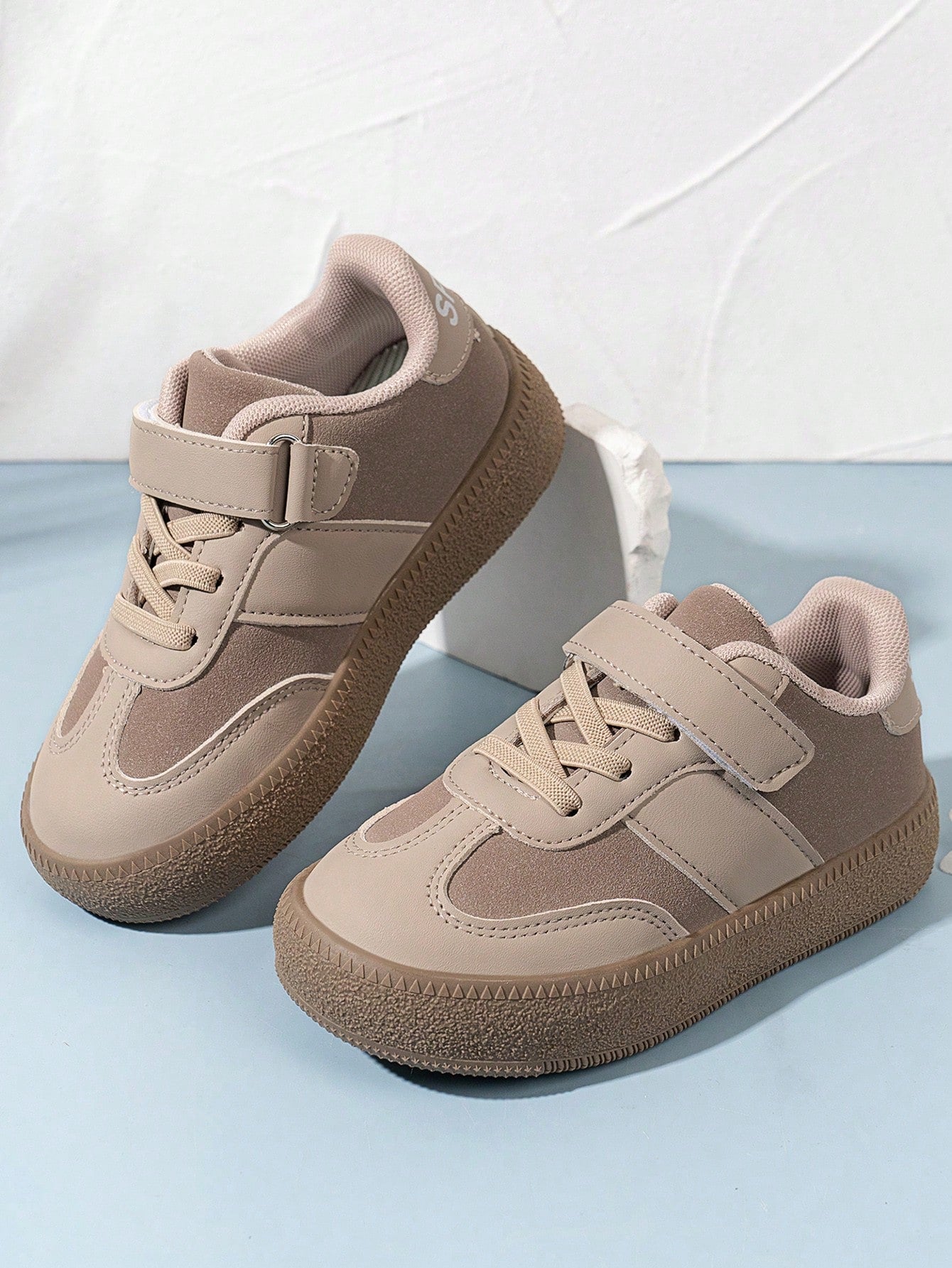 1 Pair Of Kids Casual Sneakers