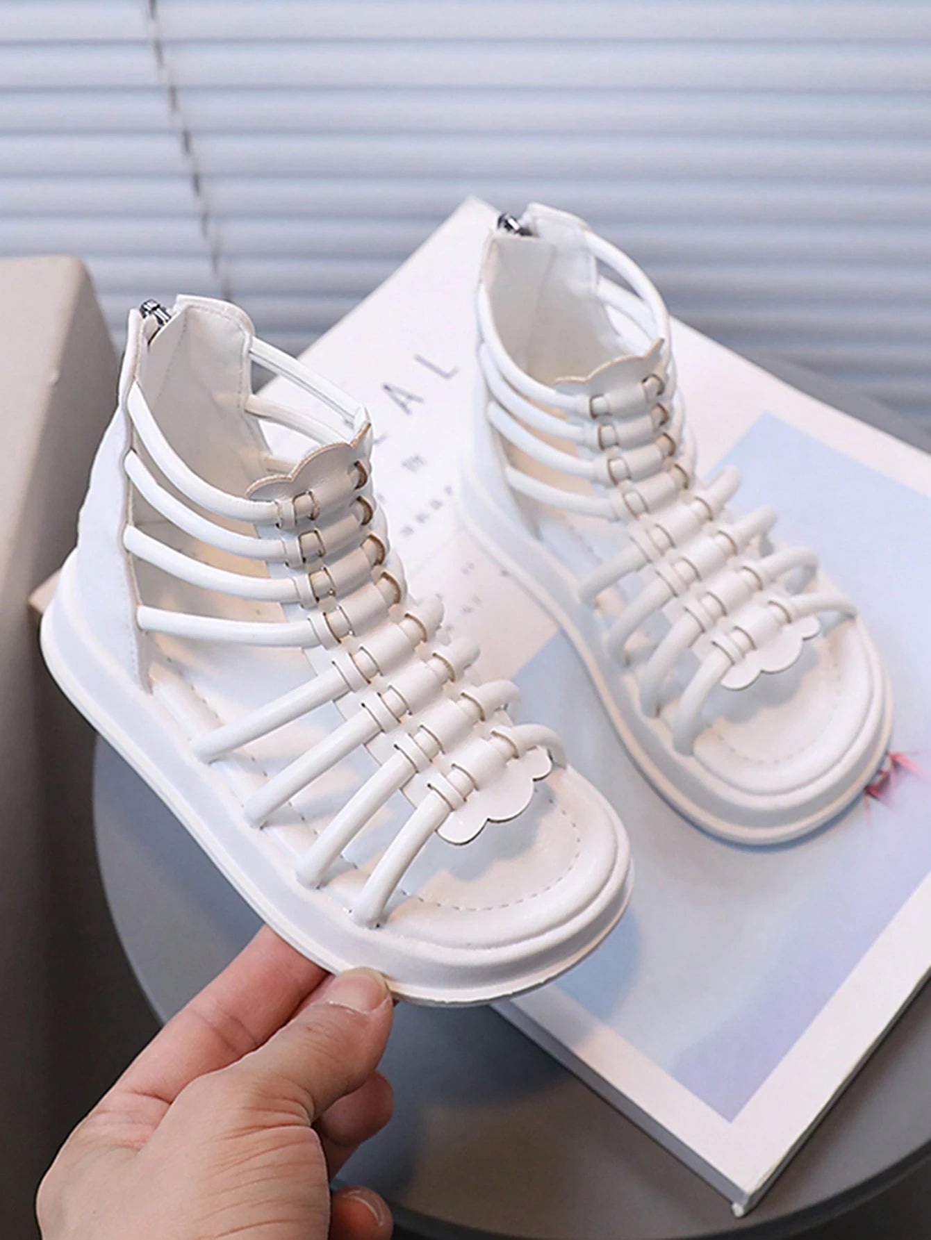 1pair Fashionable Princess Style Hollow Out Braided Zipper Back Roman Sandals White